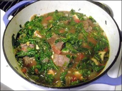 Le romazawa est un plat traditionnel malgache ressemblant à une sorte de pot au feu dont les légumes sont exclusivement des brèdes. Que sont les brèdes ?