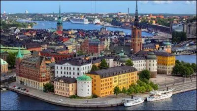 Par quoi la Suède et la Finlande sont-elles séparées ?