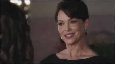 Comment s'appelle la mère d'Ezra ?