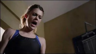 Dans l'épisode 7 de la saison 5, que trouve Paige dans son casier ?