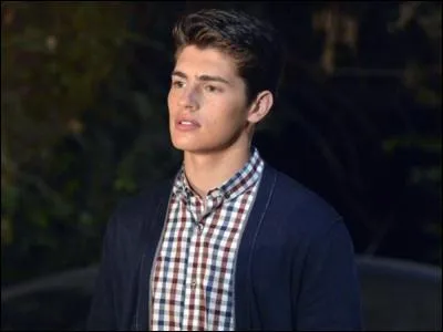 Quel est le nom du frère d'Ezra ?