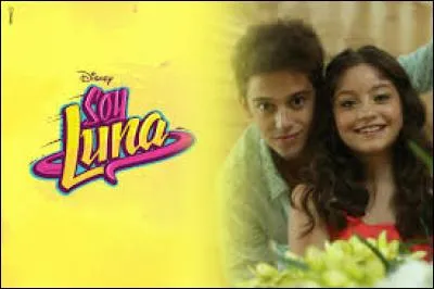 Quelles langues Karol parle-t-elle ?