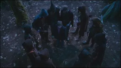 Dans le 2e épisode de la saison 3, que dit Peter à Emma juste avant qu'elle et sa bande soit attaqués par les Enfants Perdus ?