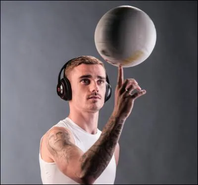 Quel numéro porte-t-il dans son club actuel ?