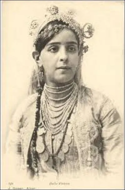 Lequel de ces martyrs ne fait pas partie des martyrs de la guerre de libération algérienne ?