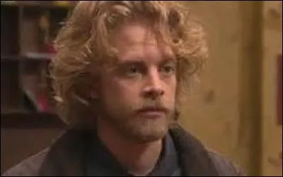 Prétendu cousin de Mélanie, je roule tout le Mistral et me fait assassiner.