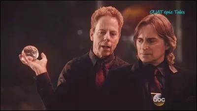 Finalement, avec qui le Ténébreux fait-il équipe contre Hadès ?