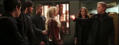 Avec qui Hadès fait-il équipe pour nuire le plan de Rumplestiltskin ?