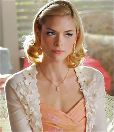 Dans quelle série joue-t-elle ?