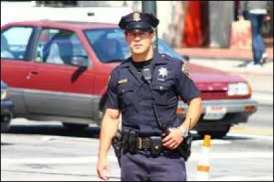 Je sauve les vies en danger. Je suis... !