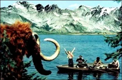 Quel est ce film de jeunesse &eacute;ducatif produit par l'Union sovi&eacute;tique en 1955 et o&ugrave; l'on voit 4 enfants remonter le temps en naviguant sur un fleuve &agrave; bord d'une barque ?