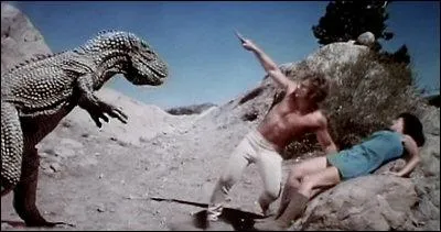 Dans quel film de science-fiction, sorti en 1978, peut-on voir un &eacute;quipage de vaisseau spatial oblig&eacute; d'atterrir en catastrophe sur une plan&egrave;te lointaine peupl&eacute;e de dinosaures ?