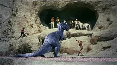 Quel est le titre de ce film de 1969 o&ugrave; l'action se d&eacute;roule au temps du Far West, et o&ugrave; un Allosaure nomm&eacute; Gwangi se fait capturer par une bande de cow-boys avant de se faire exhiber dans un cirque ?