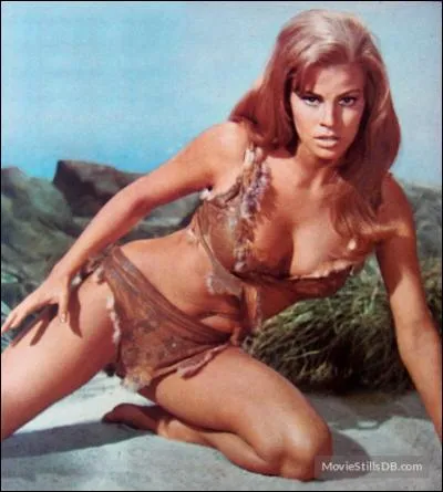 Quel est le titre de ce film de 1966 dont l'histoire se d&eacute;roule pendant la Pr&eacute;histoire et o&ugrave; on y retrouve cette talentueuse jeune femme en bikini de fourrure au c&ocirc;t&eacute; des dinosaures ?