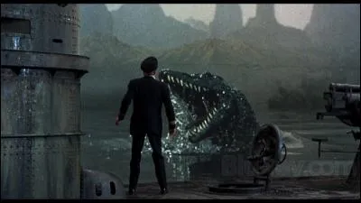 Quel est ce film, sorti en 1975, o&ugrave; un sous-marin allemand de la Premi&egrave;re Guerre mondiale accoste sur une &icirc;le volcanique peupl&eacute;e de dinosaures et qui se situe non loin de l'Antarctique ?