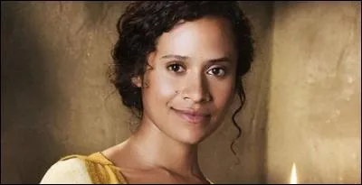 Pourquoi Gwen est-elle exilée de Camelot ?