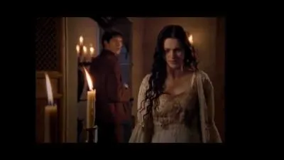 Quand Morgana découvre qu'elle a des pouvoirs, vers qui Merlin lui dit de se retourner ?