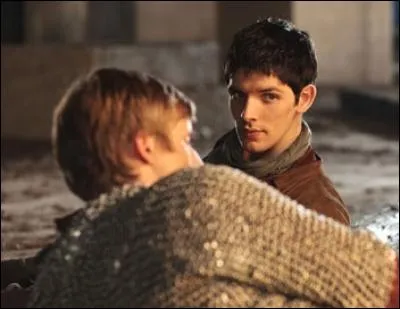 De quoi Merlin, Arthur et les chevaliers doivent-ils sauver Camelot ?
