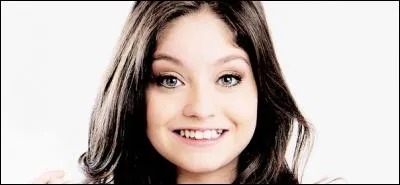 Quel est son nom complet ? ("Karol Sevilla " est un nom de scène )