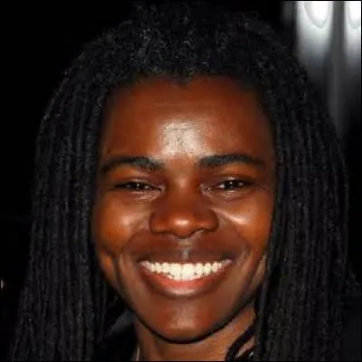 Elle a &eacute;crit "Baby, can I hold you". Elle est n&eacute;e le 30 mars 1964 &agrave; Cleveland. Elle est am&eacute;ricaine, son style musical est caract&eacute;ris&eacute; par un petit vibrato tr&egrave;s resserr&eacute; aux inflexions plaintives. Mais quel est le nom de cette femme de 49 ans qui a aussi inspir&eacute; Shy'm ?