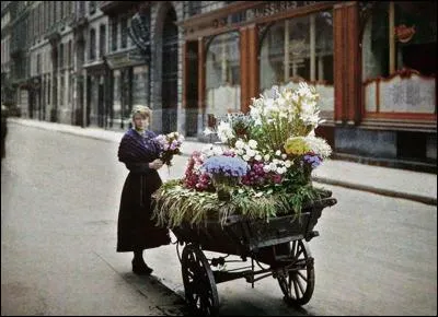 Je venais d'arriver et pourtant toi " Paris tu m'as pris dans tes bras" !