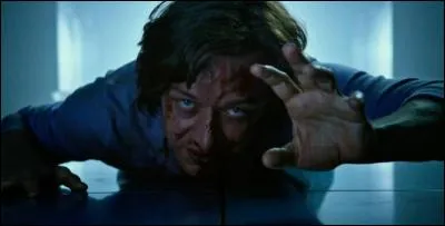 Qui vient en aide à Charles dans le ''rêve''/simulation avec Apocalypse ?