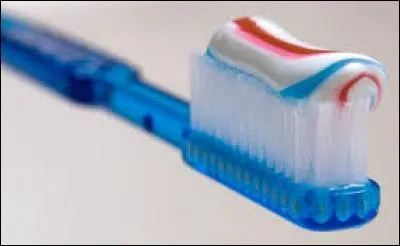 La brosse à dents fut inventée en ... !