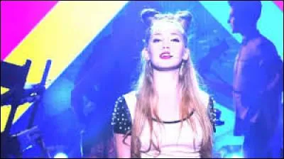 Que chante Ludmila sur cette image ?