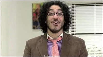 De quel professeur du studio Tomás est-il l'assistant pendant la saison 1 de la série ?