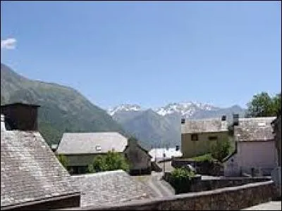 Cette balade se termine dans les Hautes-Pyrénées, à Viscos. Petit village de 42 habitants de l'arrondissement d'Argelès-Gazost, dans la vallée de Luz, il se trouve en région ...