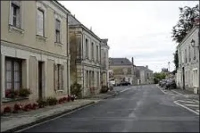 Ancienne commune des Pays-de-la-Loire, dans le Baugeois, Cheviré-le-Rouge se situe dans le département ...