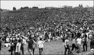 Le 15 ao&ucirc;t 1969, c'est le festival de Woodstock. Lequel de ces trois groupes y est pr&eacute;sent?