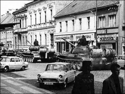 "Le mois d'ao&ucirc;t s'obscurcit"...Ce 21 ao&ucirc;t 1968, quelle capitale est envahie par les troupes sovi&eacute;tiques ?