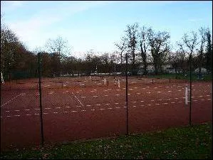 Les cours de tennis Pompadour. De quel roi ' Madame de Pompadour' tait-elle la favorite ?