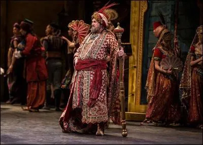 Les esclaves doivent danser pour le Pacha, et quel autre problème se pose pour Conrad et sa bien-aimée?