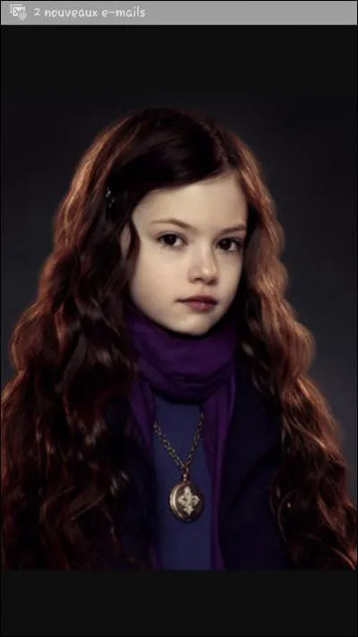 Comment été considérée Renesmée au tout début ?