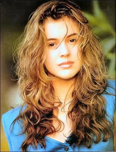 Qui épouse-t-elle en 1999 ?