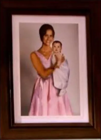 Le nom de jeune fille de la maman de Violetta est Castillo.