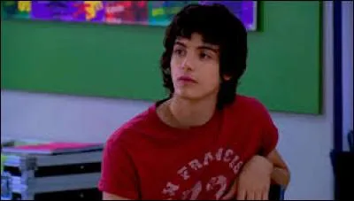 Marco, le garçon dont tombe amoureuse Francesca au début de la saison 2, est un ancien élève du Studio.