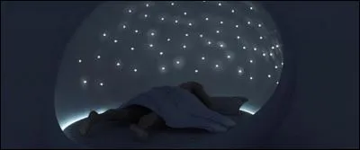 En plein mois d'août, Le Martinez est le seul hôtel ayant encore de la place ! Que ferez-vous sous le ciel étoilé de Cannes, si vous n'avez pas les moyens de vous payer ce Palace 5 étoiles ?