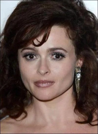 Elle a joué dans « Harry Potter » comme Bellatrix Lestrange ! Helena Bonham Carter a eu un rôle dans « Alice au pays des merveilles ». Mais lequel ?
