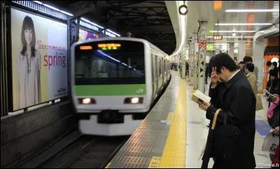Prenons le métro ! La longueur du réseau du métro de la ville est de 329 km :