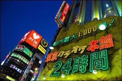 Les rues sont remplies de poubelles :