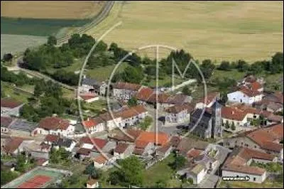 Nous prenons de la hauteur en passant au-dessus de Juvigny-en-Perthois. C'est un village de l'arrondissement de Bar-le-Duc, situé dans le département ...
