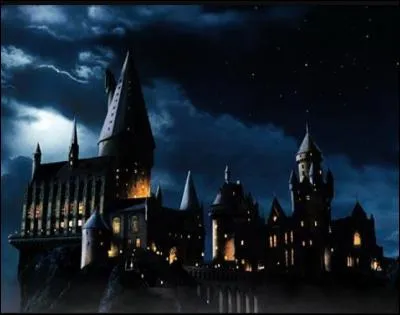 Comment l'école de magie s'appelle-t-elle ?