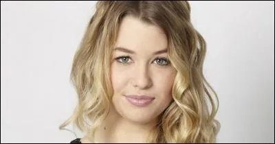 De quel groupe de YouTubeurs et YouTubeuses fait-elle partie en 2016 ?