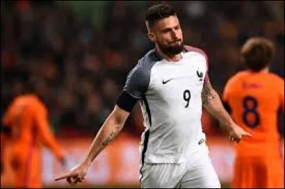 Comment s'appelle cet attaquant ?