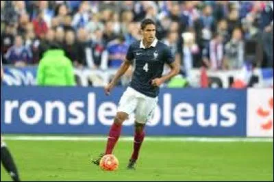 Comment s'appelle ce défenseur ?