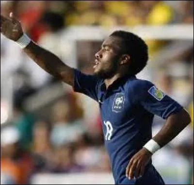 Avec combien de buts Alexandre Lacazette a-t-il été meilleur buteur de Ligue 1 en 2014-15?