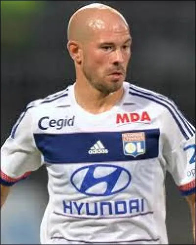 Avec quel club Christophe Jallet a-t-il fait ses débuts professionnels?